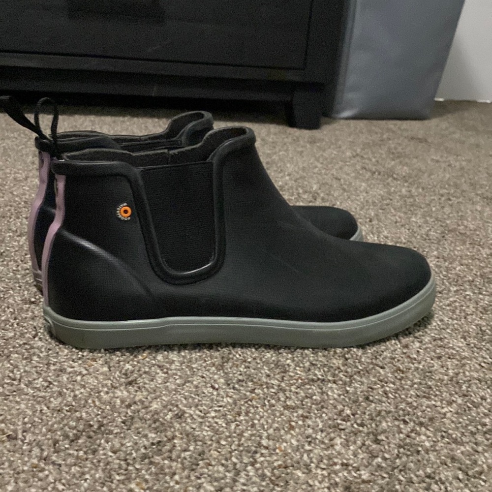 BOGS rain shoe - Size 8